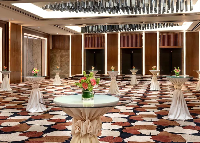 Marco Polo Plaza Hotel 5*