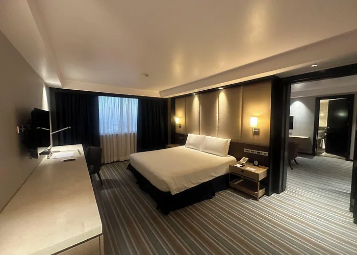 Marco Polo Plaza Hotel 5*